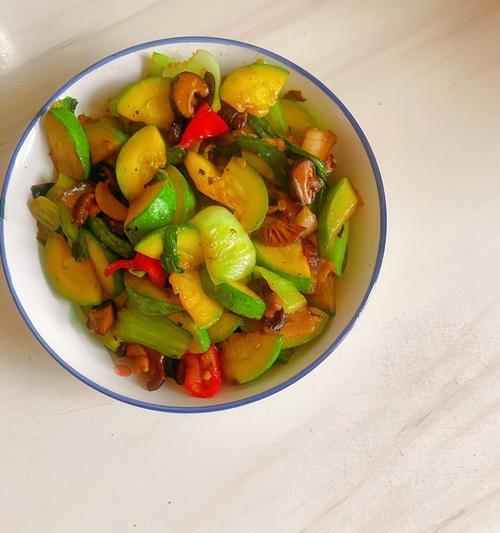 美味可口的以什锦西葫芦（多种食材搭配）