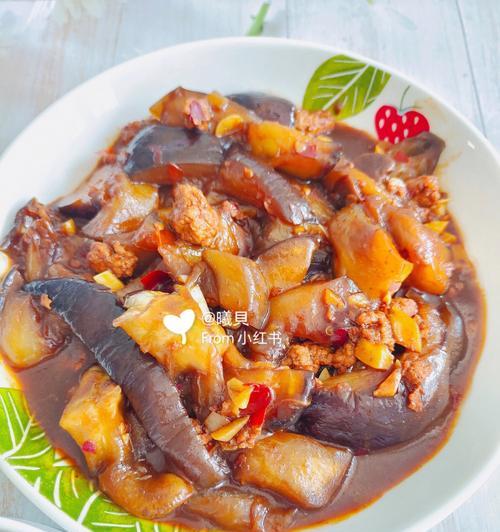 美味猪肉熬茄子（营养丰富的家常菜）